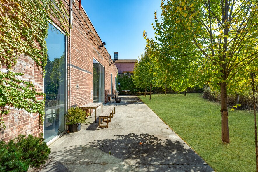 More Photos Of 1624 George St, Ridgewood Warehouse For Sale