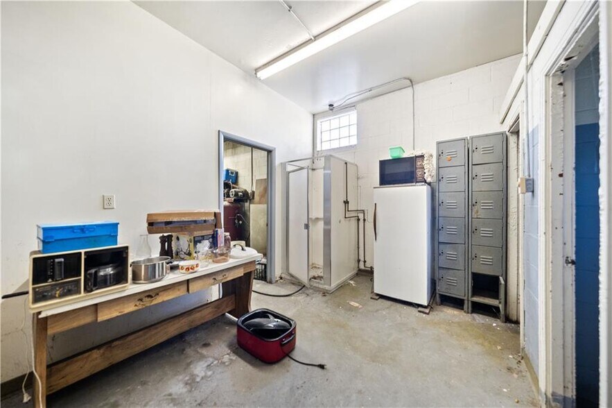 More Photos Of 600 Scene Ridge Rd, Mckeesport Light Manufacturing For Sale