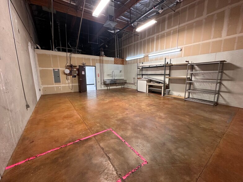 More Photos Of 6100 Mountain Vista St, Henderson Light Manufacturing For Lease