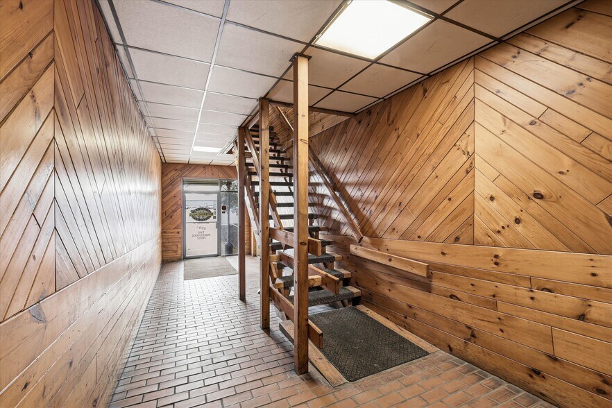 More Photos Of 2107 Velp Ave, Green Bay Freestanding For Sale