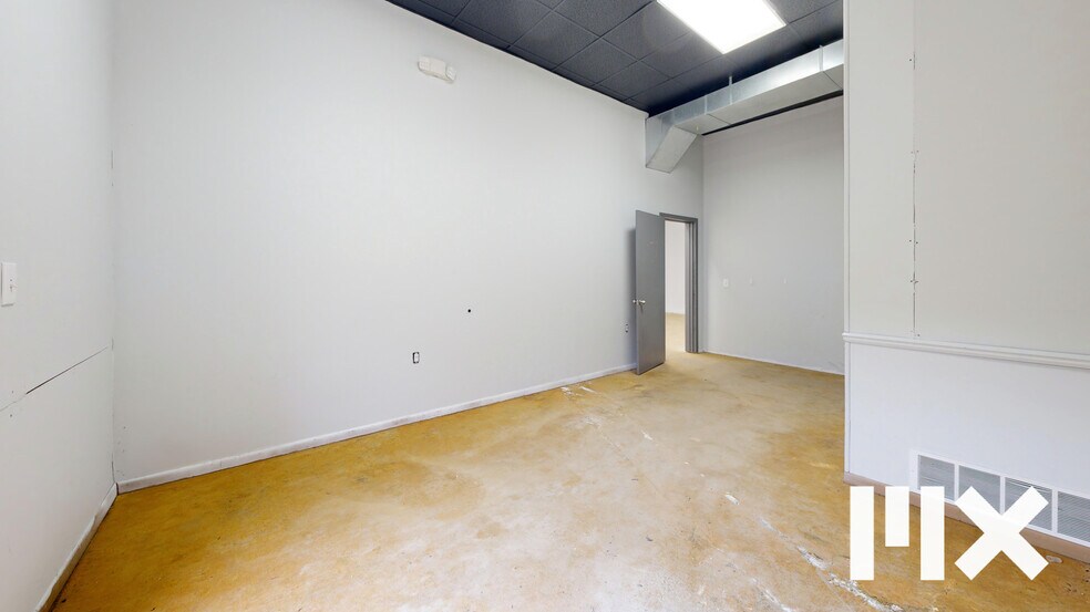 More Photos Of 3220 Bay Rd, Saginaw Storefront For Sale