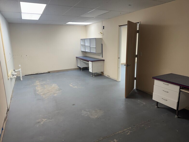 More Photos Of 1002 Manatee Ave, Bradenton Freestanding For Lease