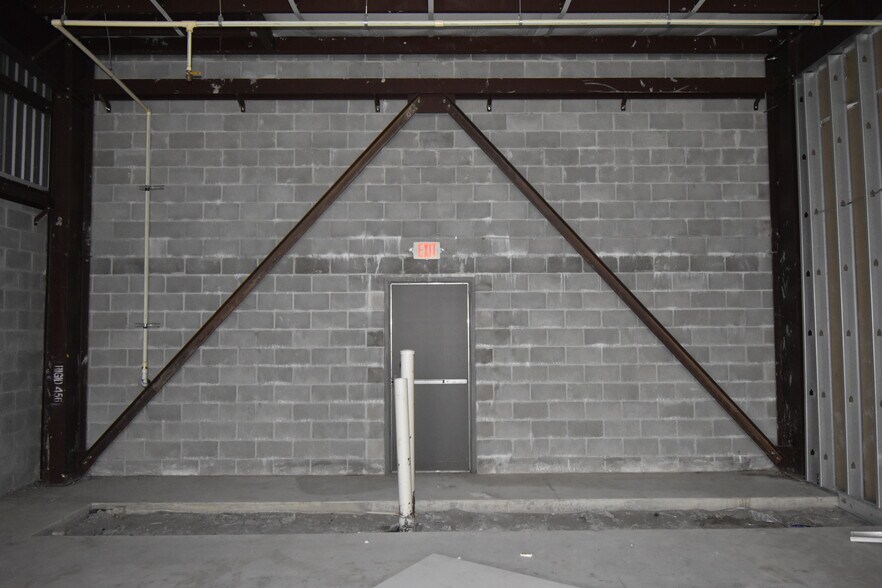 More Photos Of 1112 W Spencer Hwy, La Porte Storefront Retail Office For Lease