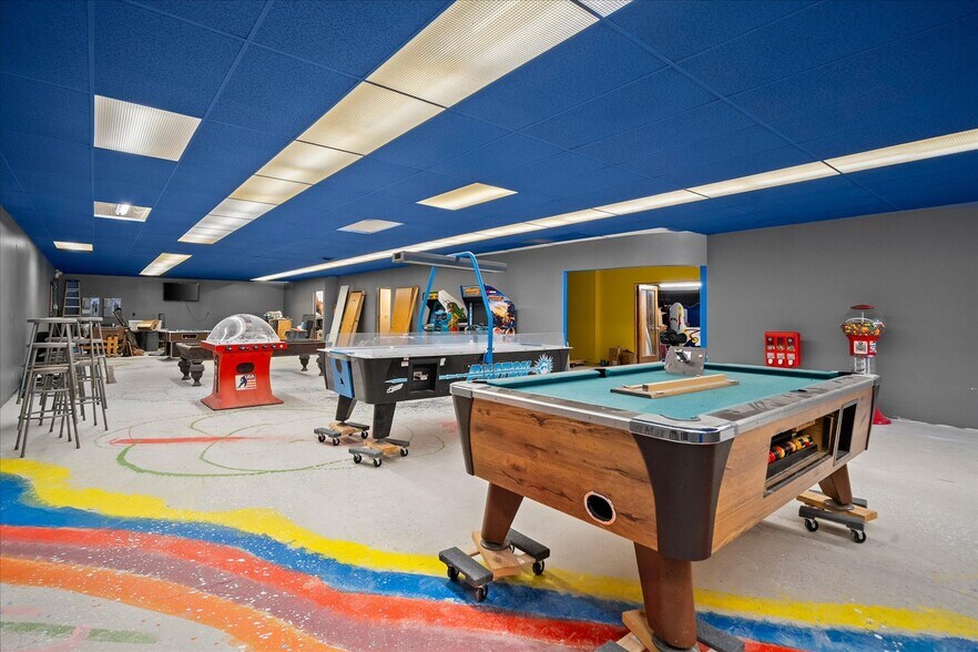 More Photos Of 120-124 E Crawford St, Deer Park Freestanding For Sale