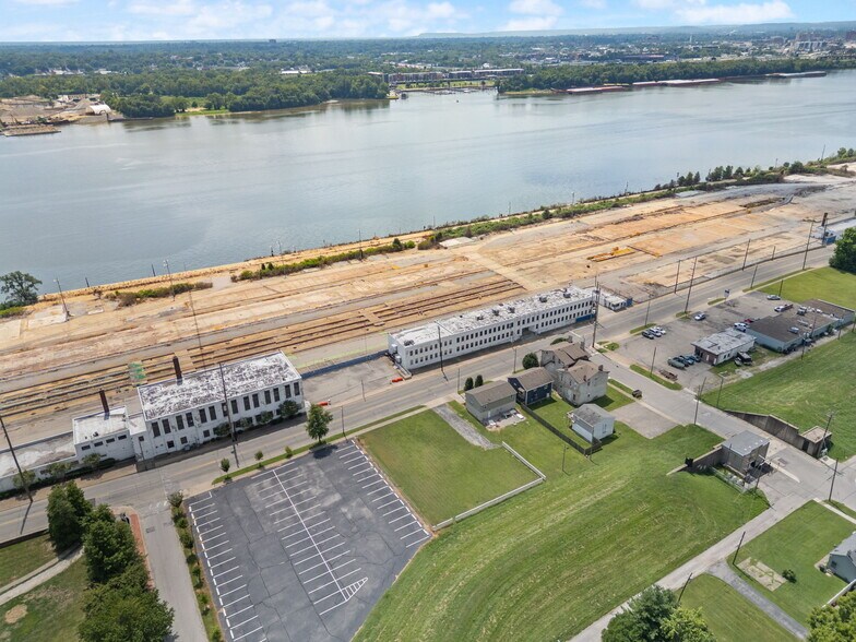 More Photos Of 1021 E Market St, Jeffersonville Land For Sale