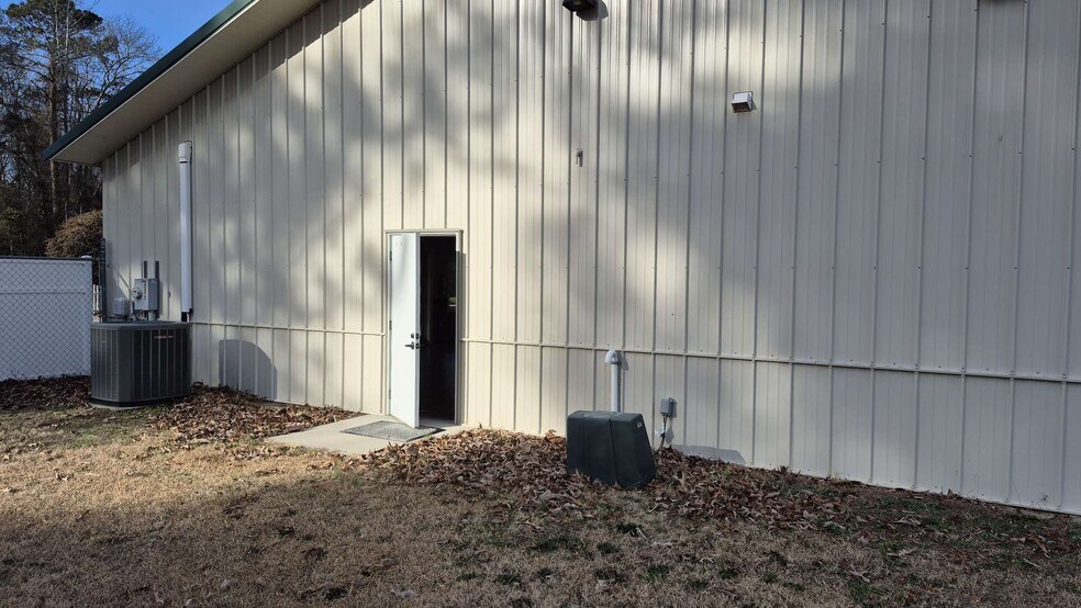 More Photos Of 3465 Murphy Rd, Eastover Garden Center For Lease