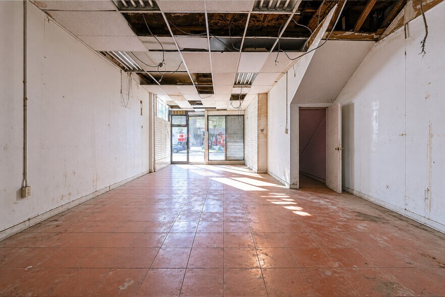 More Photos Of 10617 Jamaica Ave, Richmond Hill General Retail For Sale