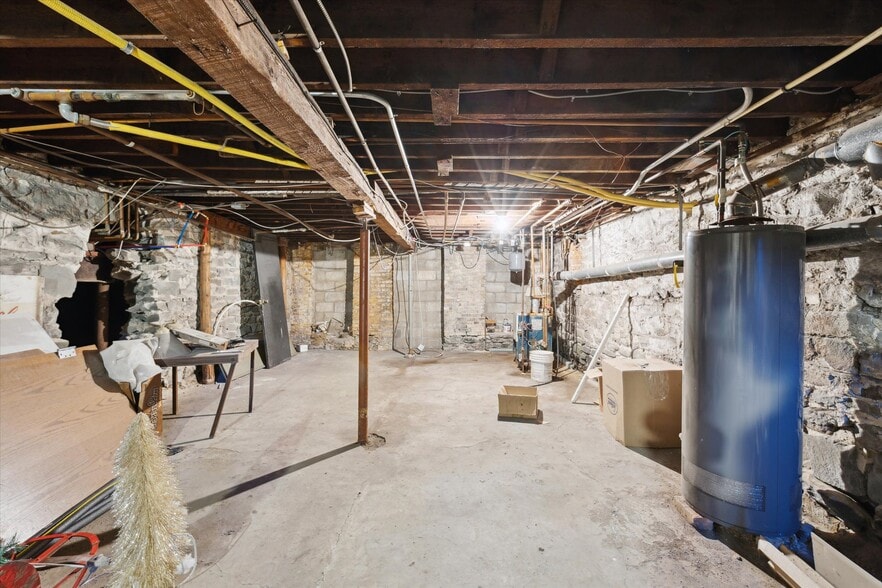 More Photos Of 1017 Washington Ave, Bay City Storefront Retail Residential For Sale