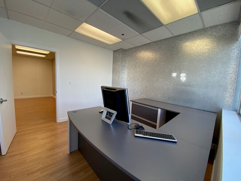 More Photos Of 150 SE 2nd Ave, Miami Office Residential For Lease