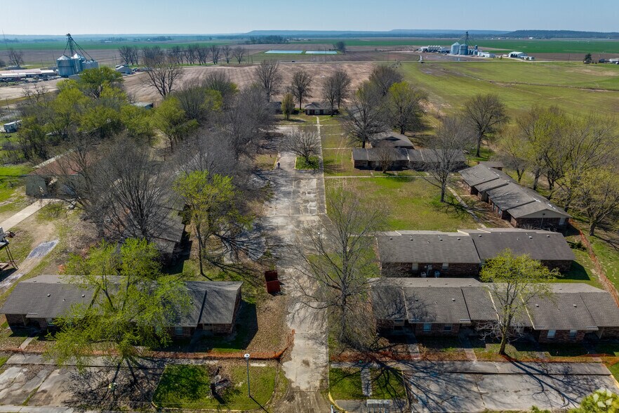 More Photos Of 100 W. Oak St., Webbers Falls Apartments For Sale