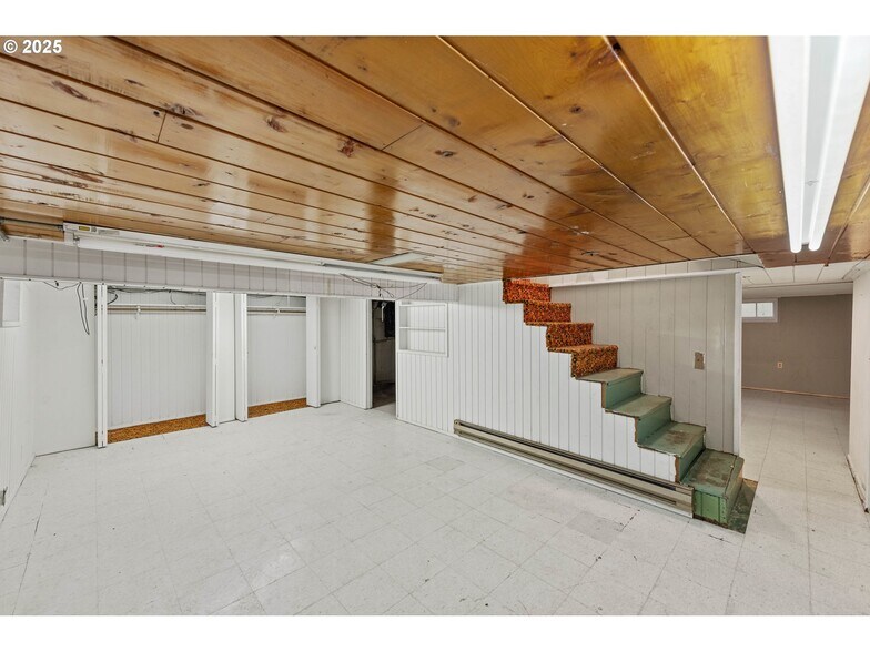 More Photos Of 2235 Broadway Ave, North Bend General Retail For Sale