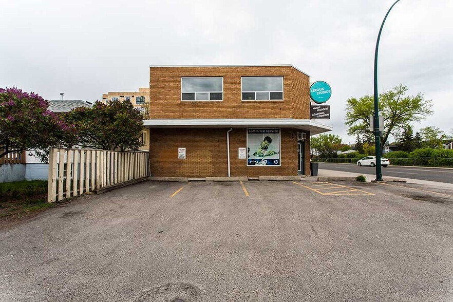 More Photos Of 2116 14 St NW, Calgary Storefront For Sale