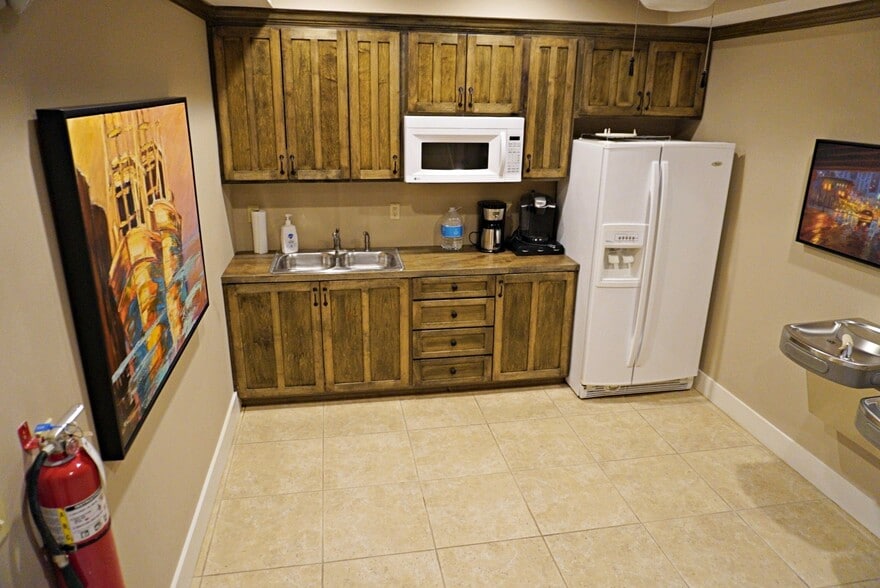 More Photos Of 3653 Regent Blvd, Jacksonville Flex For Sale