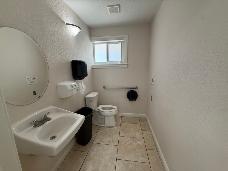 More Photos Of 9611 SW 40th St, Miami Medical For Sale