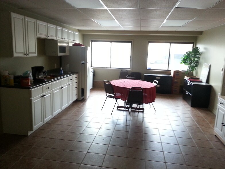 More Photos Of 904 Chicago Dr, Jenison Office For Sale