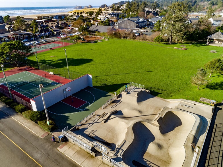 More Photos Of 107 Sunset Blvd, Cannon Beach Storefront Retail Residential For Sale