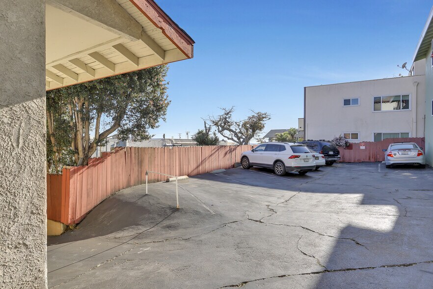 More Photos Of 153-157 W Channel Rd, Santa Monica Apartments For Sale