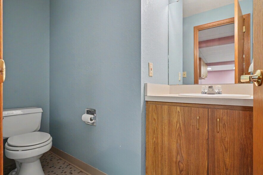 More Photos Of 819 Southwestern Run, Youngstown Medical For Sale