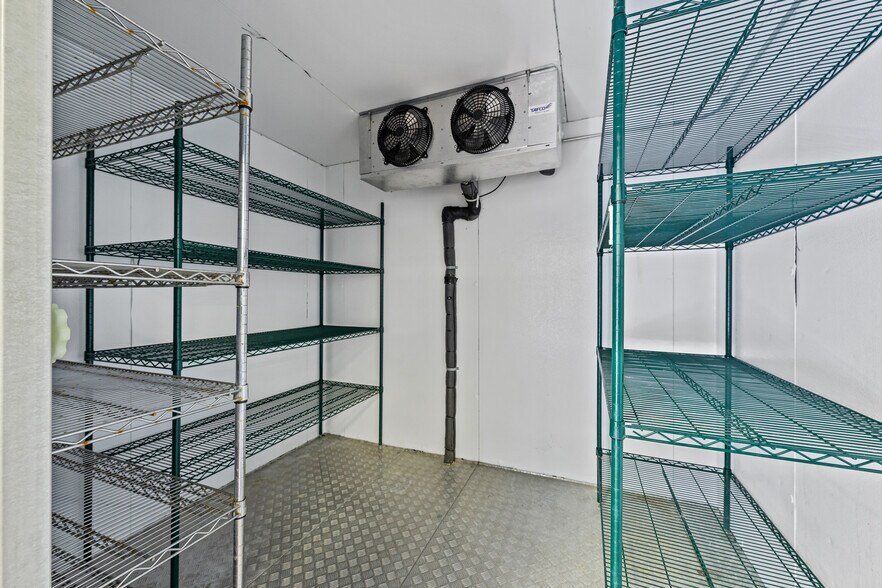 More Photos Of 5626 W Lincoln Hwy, Parkesburg Restaurant For Sale