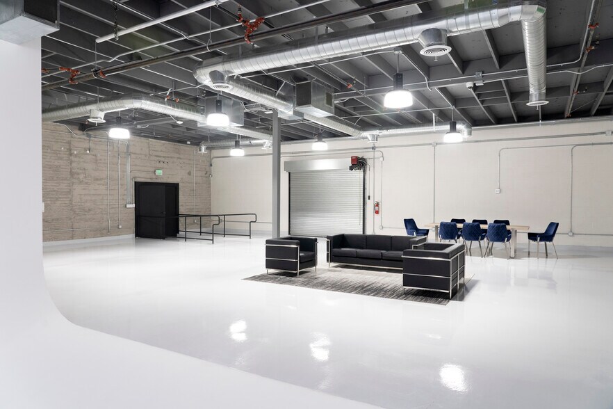 More Photos Of 10824 Burbank Blvd, North Hollywood Warehouse For Lease