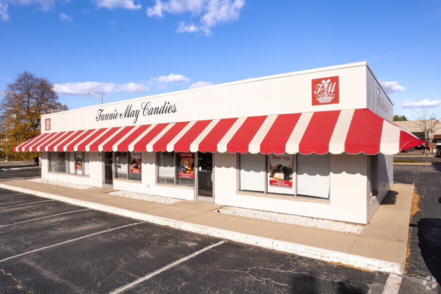 More Photos Of 29 Crystal Lake Plz, Crystal Lake Unknown For Lease