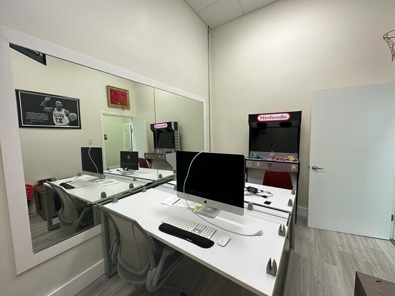 More Photos Of 423-425 NW 10th Ter, Hallandale Beach Light Manufacturing For Lease