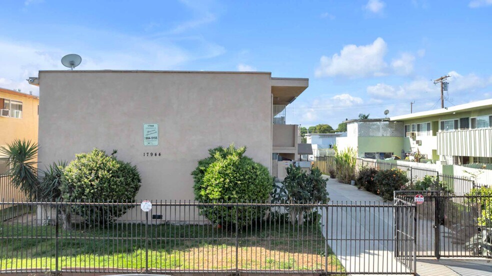 More Photos Of 17944 Schoenborn St, Northridge Apartments For Sale