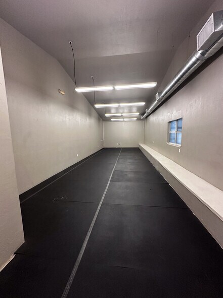 More Photos Of 524 Tower Dr, Moore Flex For Lease