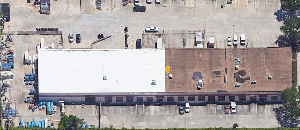 More Photos Of 16550-16560 Air Center Blvd, Houston Warehouse For Lease