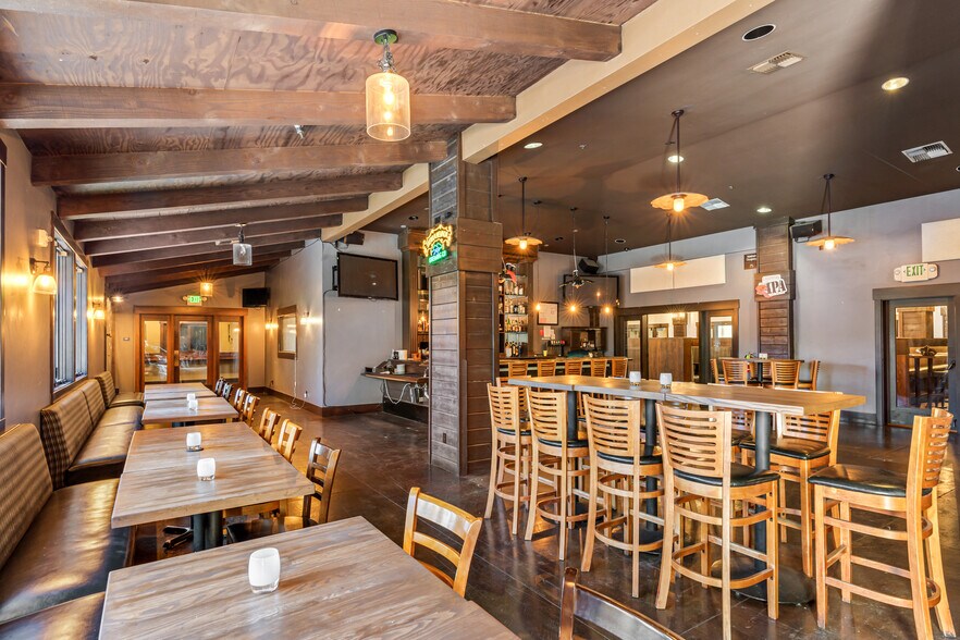 More Photos Of 1180 Airport Park Blvd, Ukiah Restaurant For Lease