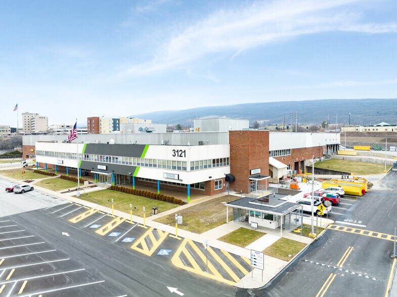 More Photos Of 3121 Pleasant Valley Blvd, Altoona Light Distribution For Lease