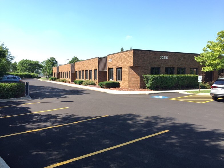 More Photos Of 3295 N Arlington Heights Rd, Arlington Heights Unknown For Lease
