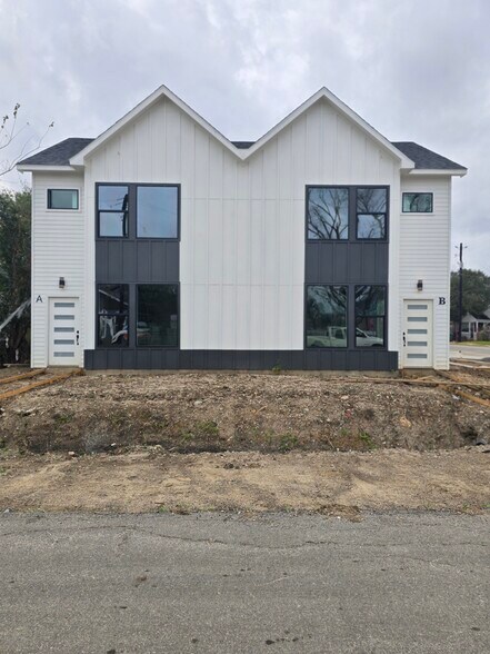 Primary Photo Of 4501 Newberry St, Houston Apartments For Sale