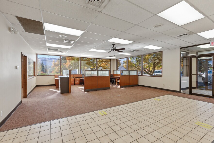 More Photos Of 5513 Highway 2, Priest River Bank For Lease