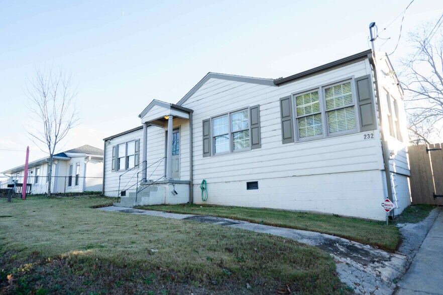 More Photos Of 232 SE Powers Ferry Rd, Marietta Office For Sale