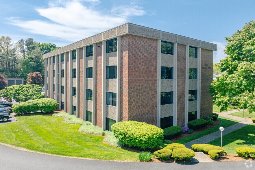 More Photos Of 888 Worcester St, Wellesley Office For Lease