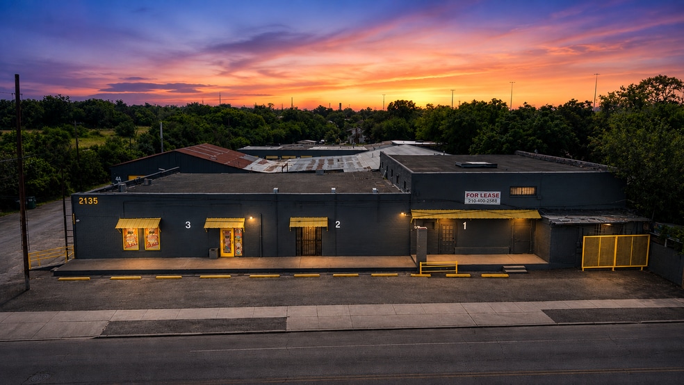 More Photos Of 2600 S Flores St, San Antonio Light Manufacturing For Lease