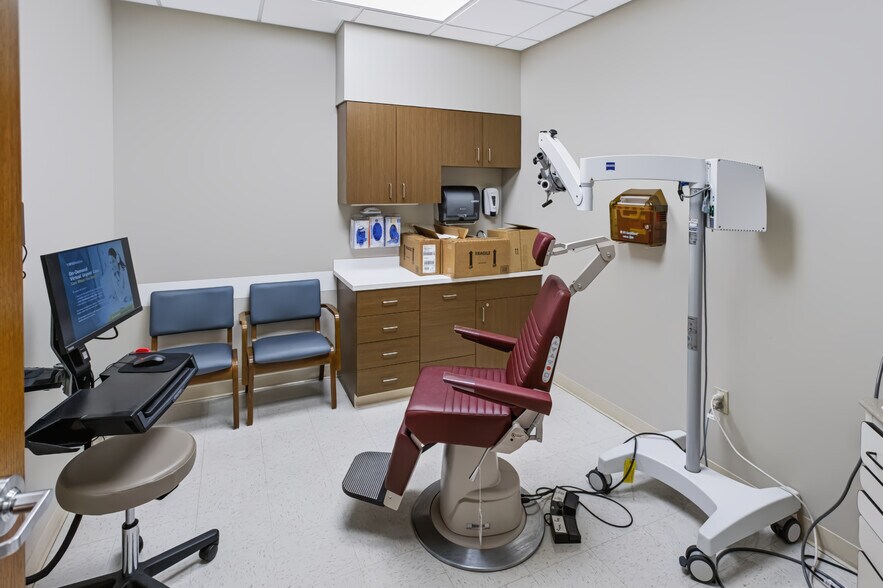 More Photos Of 1377 Locust Ave, Fairmont Medical For Sale
