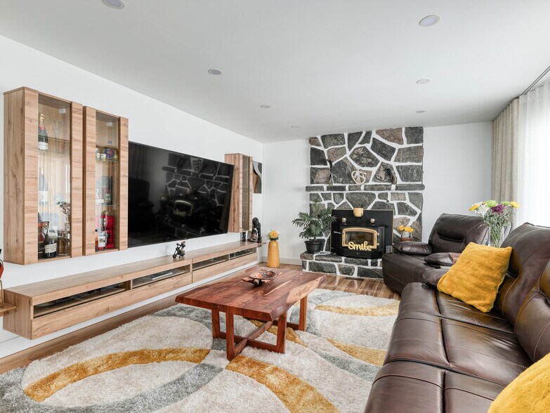 More Photos Of 1879-1881 Ch De Sainte-Flore, Shawinigan Healthcare For Sale