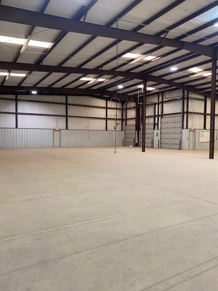 More Photos Of 8248 W Reno Ave, Oklahoma City Warehouse For Lease