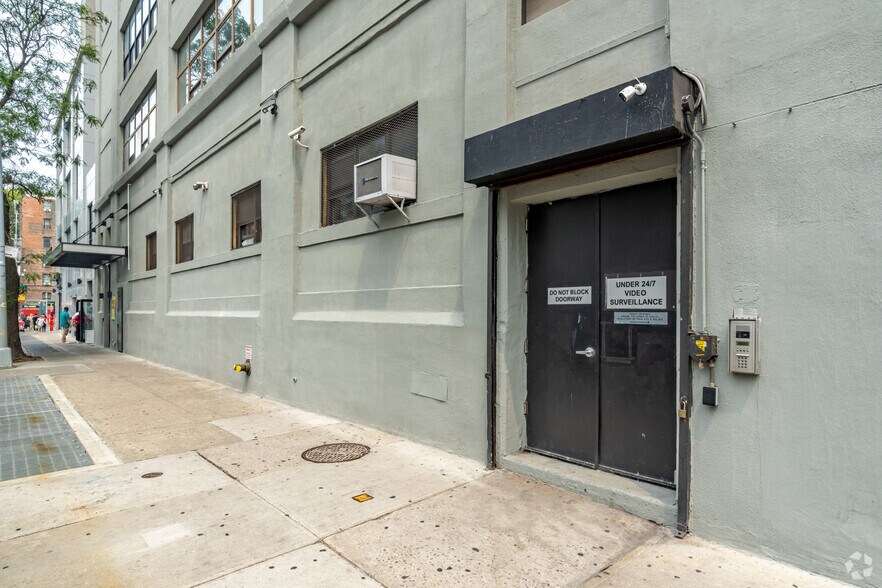 More Photos Of 21-07 41st Ave, Long Island City Industrial For Lease