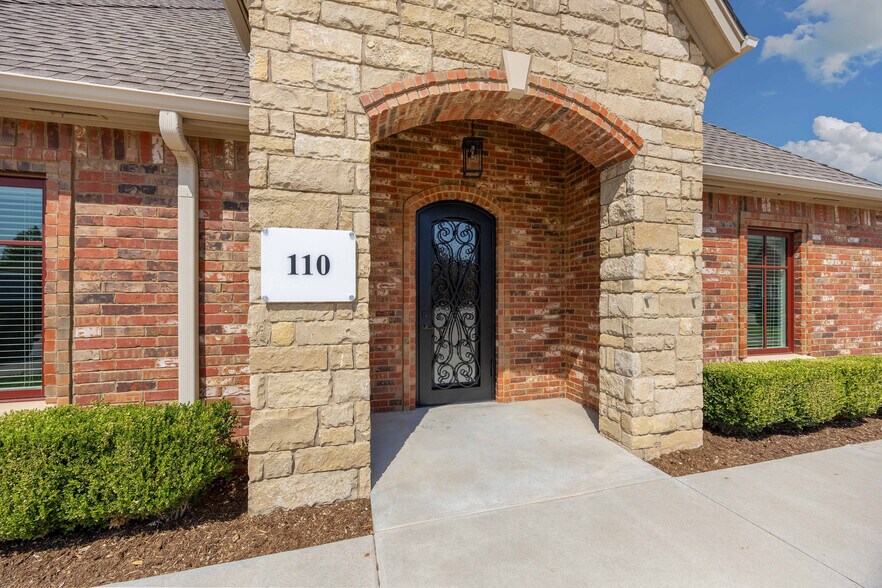 More Photos Of 2600 Covell Village Dr, Edmond Office For Lease