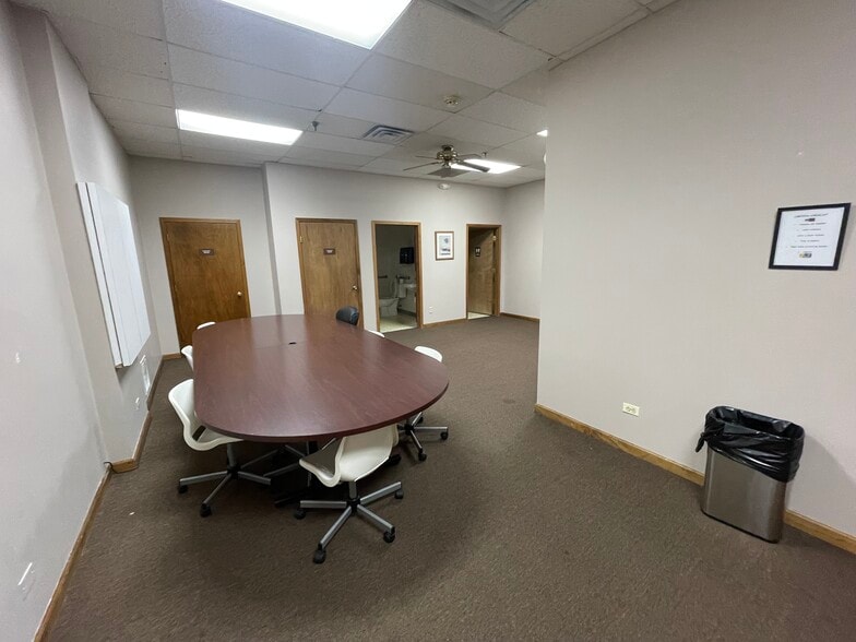 More Photos Of 105-115 S Grove Ave, Elgin Medical For Lease