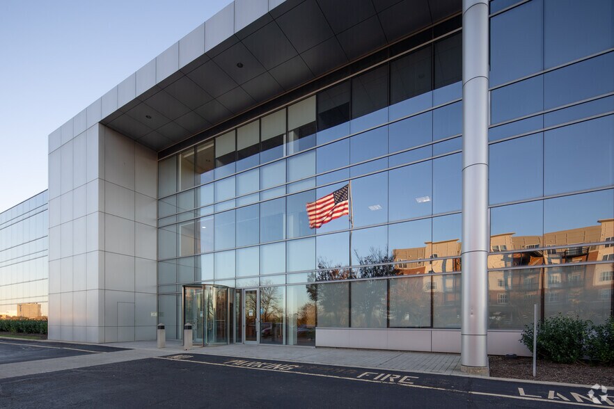 More Photos Of 160 Chubb Ave, Lyndhurst Office For Lease