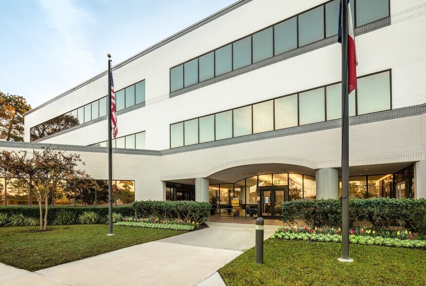 More Photos Of 7702 FM 1960 Rd E, Humble Office For Lease