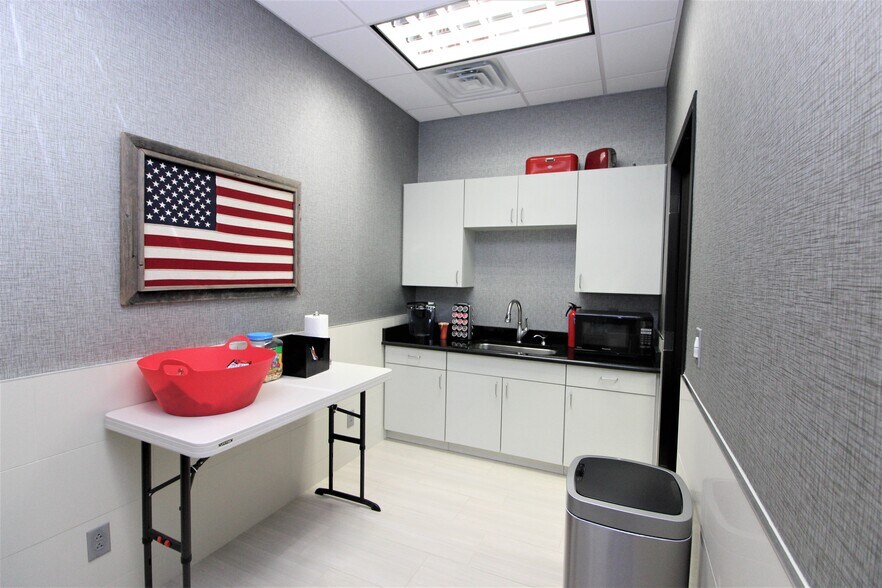 More Photos Of 1101 Woods St, Gainesville Warehouse For Sale