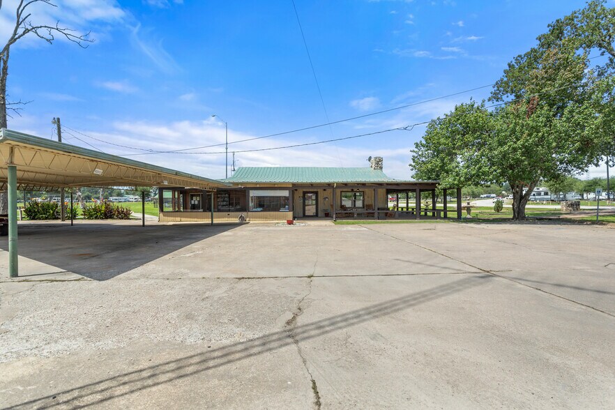 More Photos Of 10855 US Highway 69 N, Tyler Trailer Camper Park For Sale