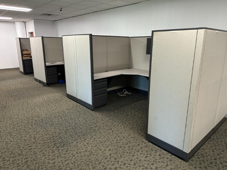 More Photos Of 48 Mall Dr, Hauppauge Light Manufacturing For Lease