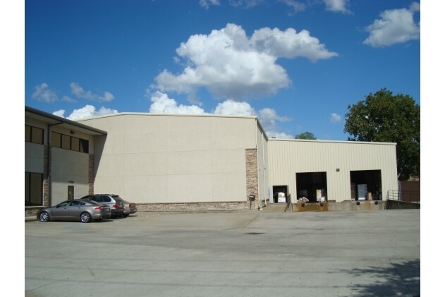 More Photos Of 11500 S Sam Houston Pkwy W, Houston Showroom For Sale
