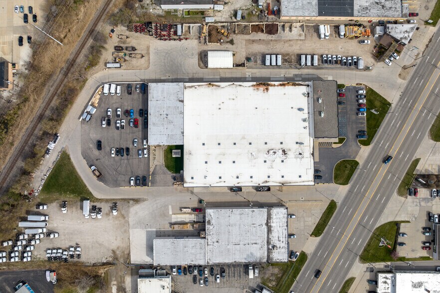 More Photos Of 27733 Groesbeck Hwy, Roseville Warehouse For Sale